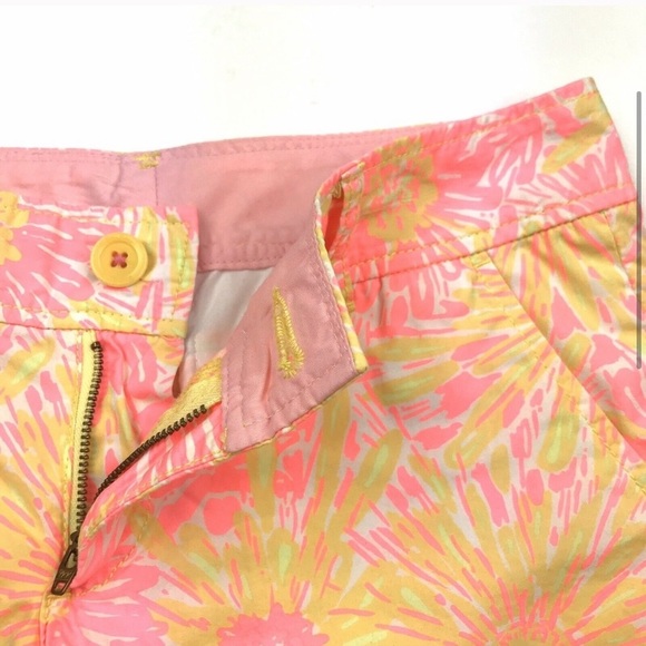 Lilly Pulitzer Floral Scallop Hem Tropical Shorts - Picture 3 of 4